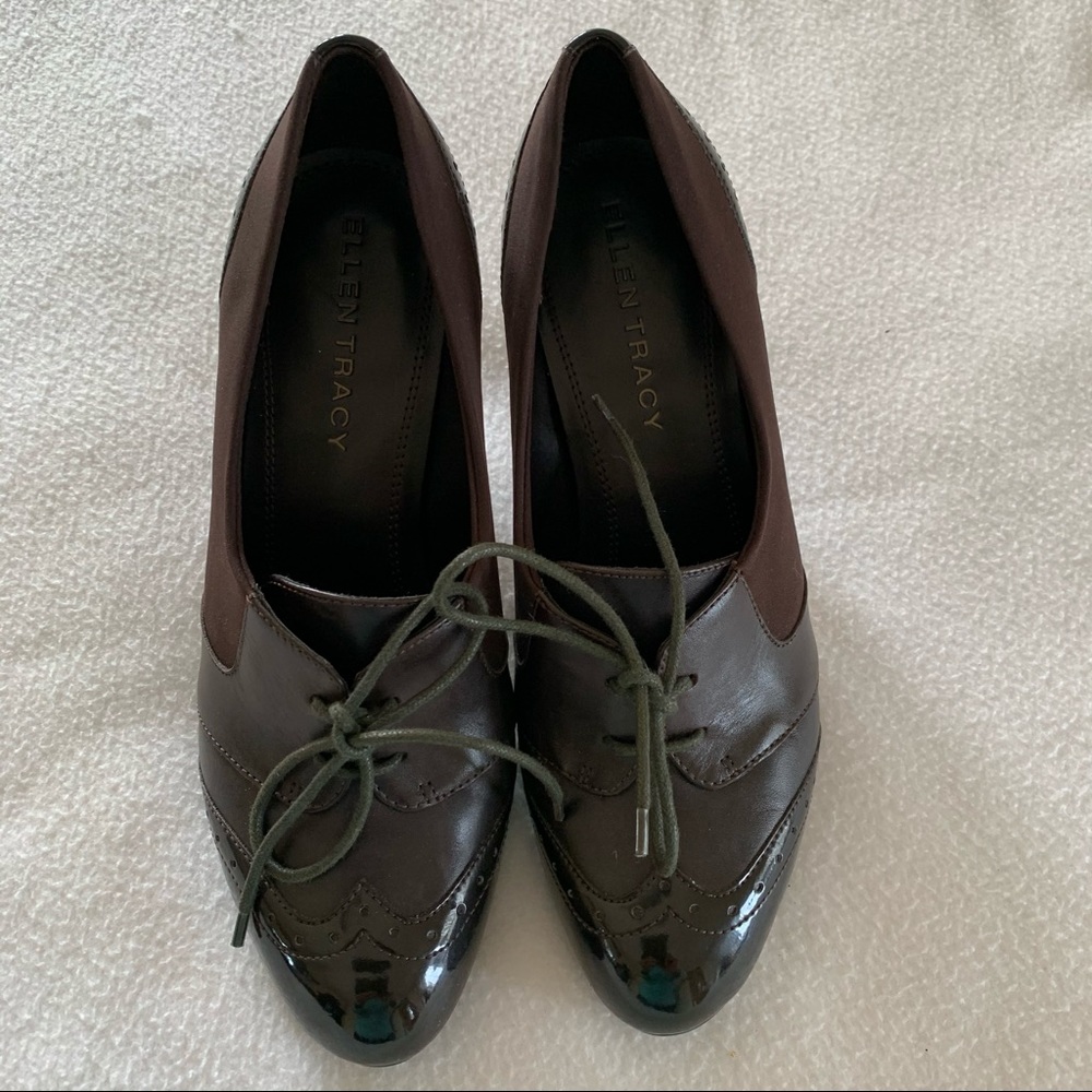 Ellen Tracy Brown Laced dress shoe
